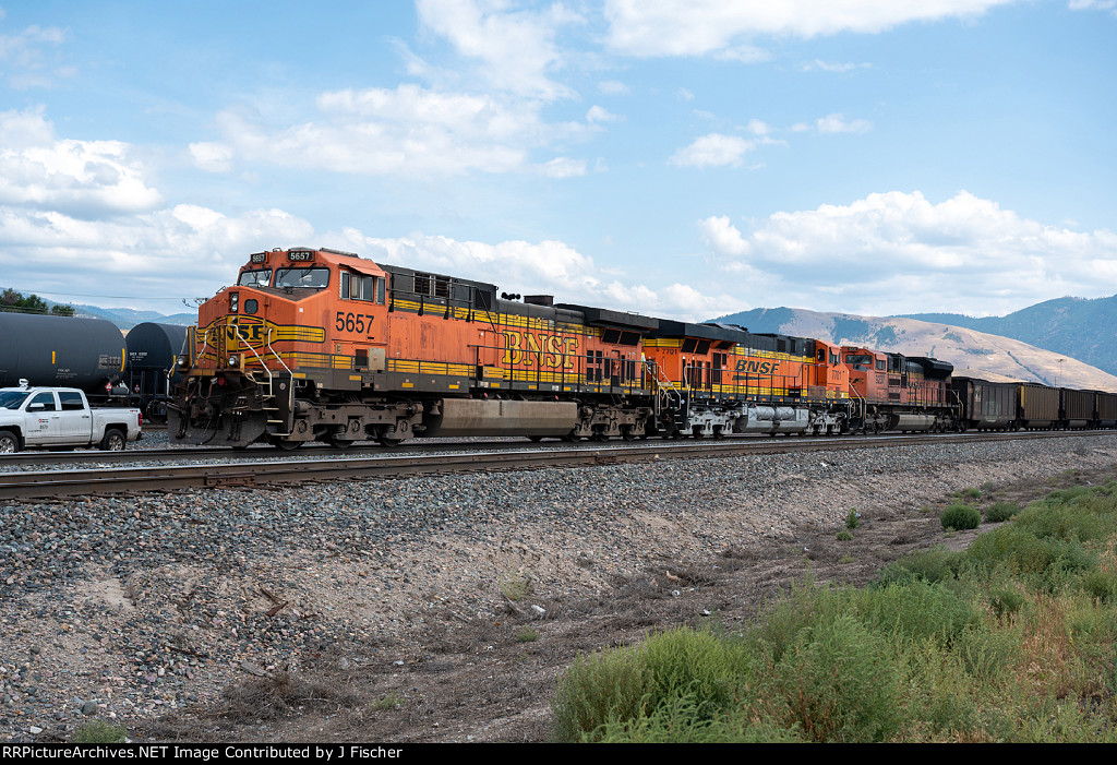 BNSF 5657